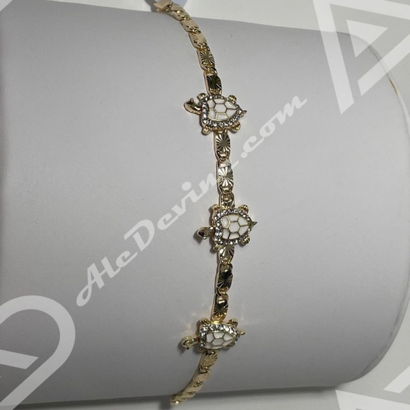 White Turtle Bracelet (gold plated) - Picture 5 of 6